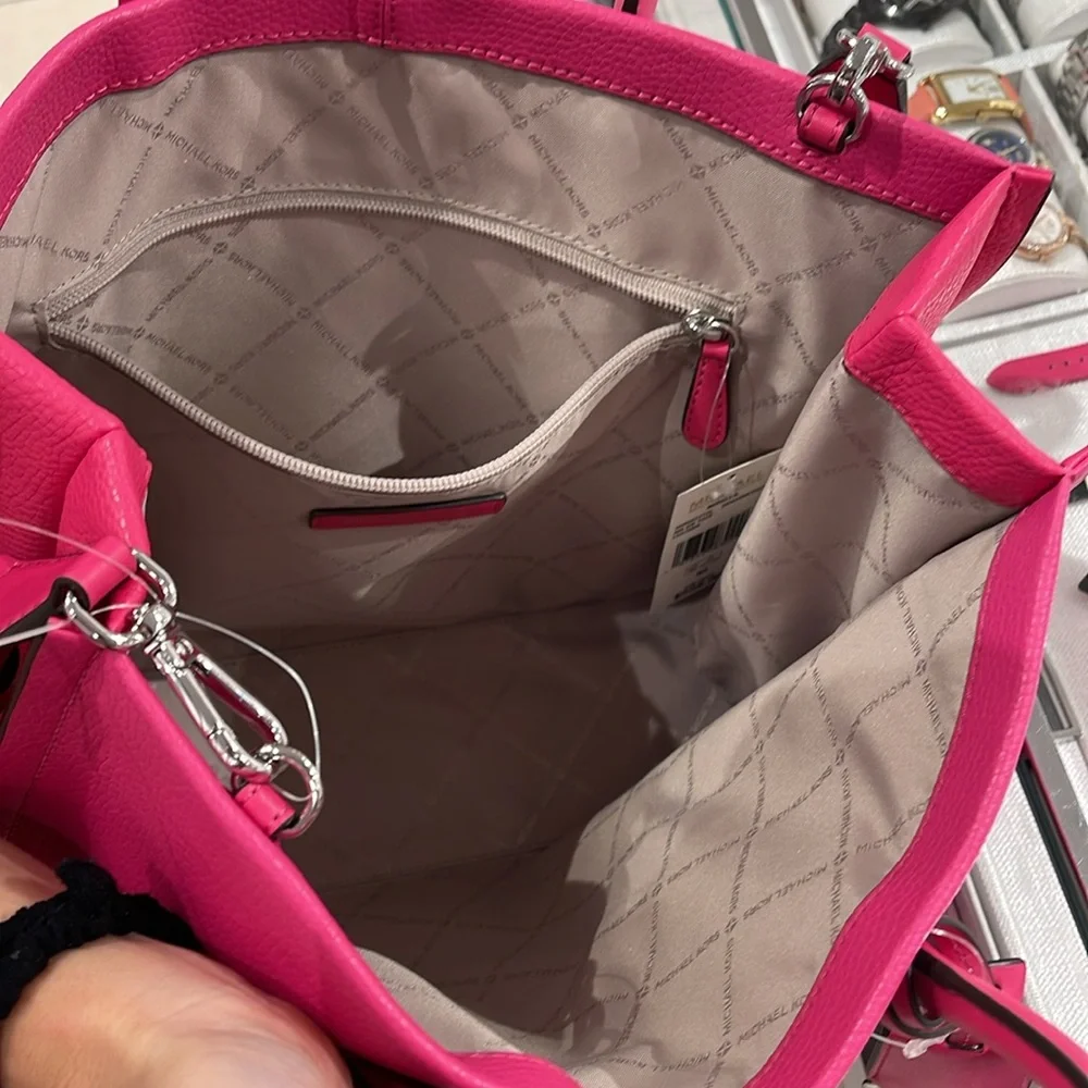 Michael Kors Mirella Medium Pebbled Leather Tote Bag
Dragonfruit
NWT - Picture 10 of 16